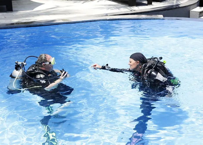 Teluk Karang Dive & ホテル