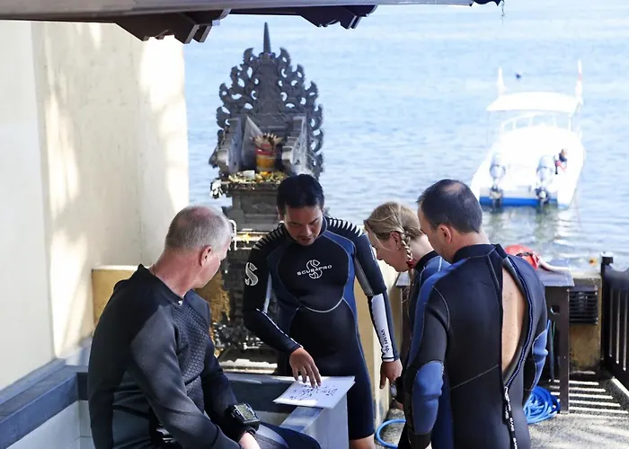 Teluk Karang Dive & ホテル 4*