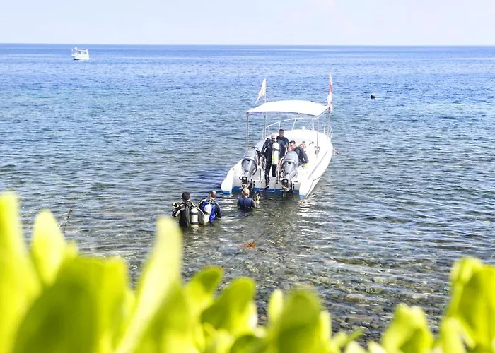 Teluk Karang Dive & 4*